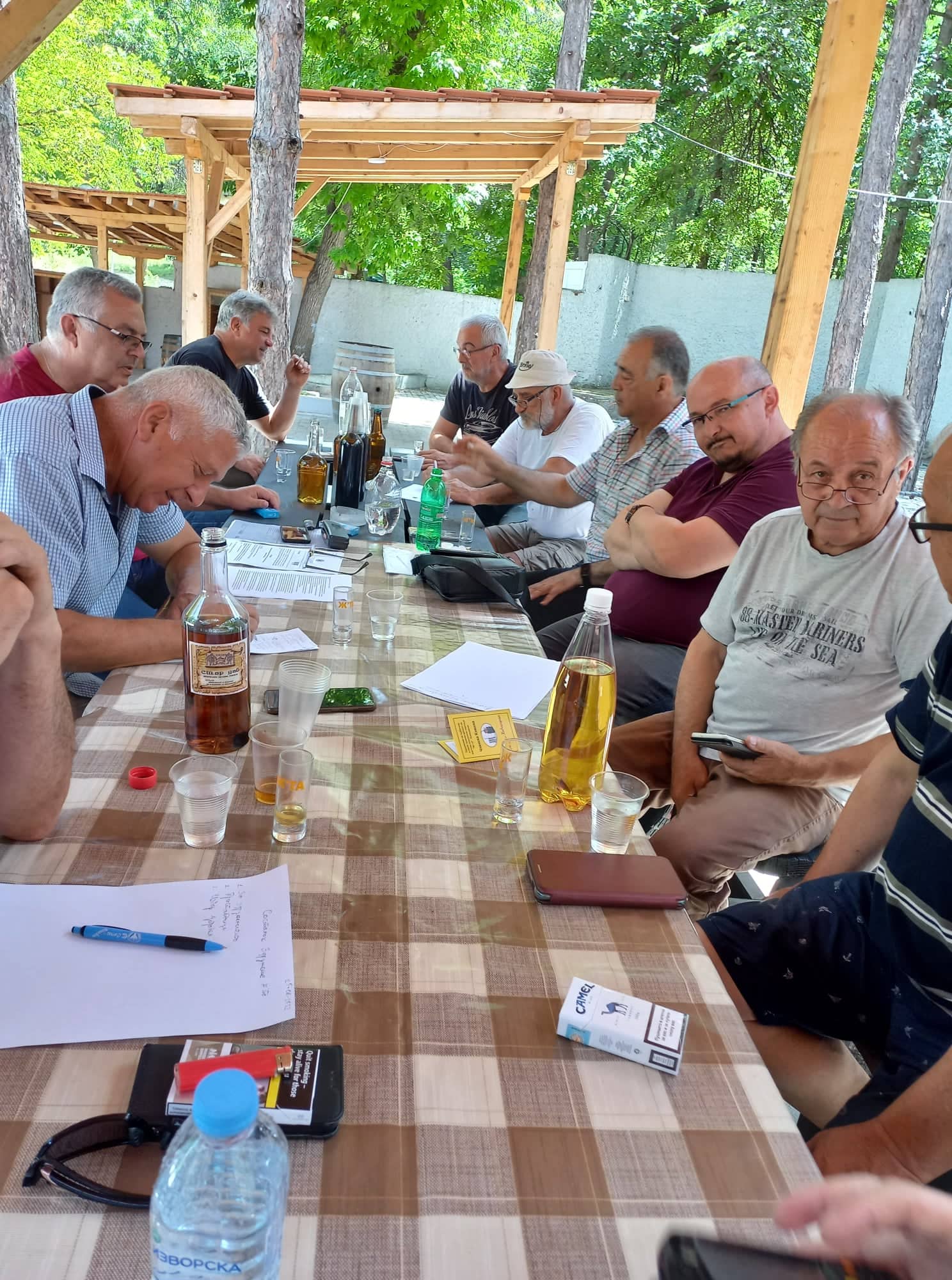 ЗДУЖЕНИЕТО НА МАЛИ ПРОИЗВОДИТЕЛИ НА ЖЕСТОКИ АЛКОХОЛНИ ПИЈАЛАЦИ „Ж,ТА„ ОДРЖА СОСТАНОК ВО КАВАДАРЦИ